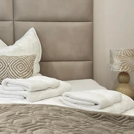 Апартаменты Ideale City-wohnung Mit 2 Schlafzimmern & Parking