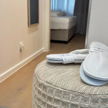 Ideale City-wohnung Mit 2 Schlafzimmern & Parking *