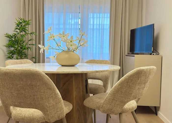 Апартаменты Ideale City-wohnung Mit 2 Schlafzimmern & Parking