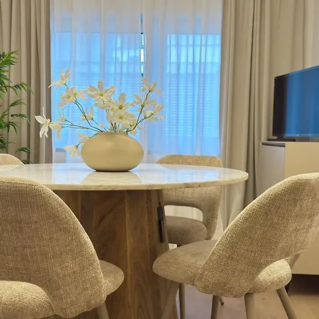 Апартаменты Ideale City-wohnung Mit 2 Schlafzimmern & Parking