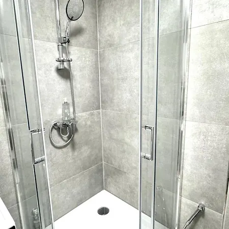 Ideale City-wohnung Mit 2 Schlafzimmern & Parking * Дортмунд