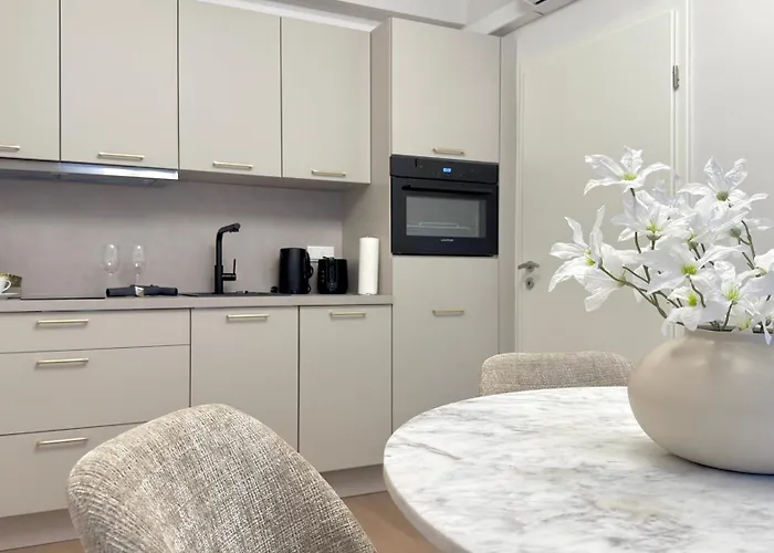 Ideale City-wohnung Mit 2 Schlafzimmern & Parking *